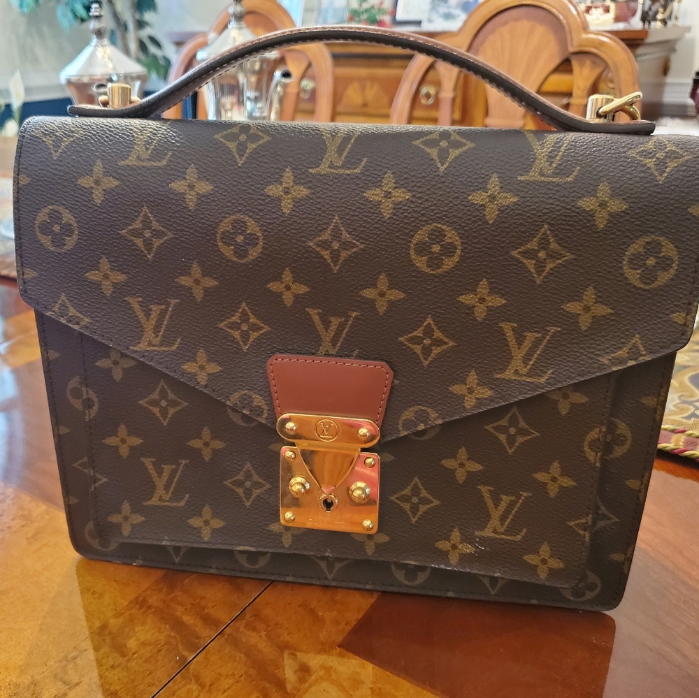 Louis Vuitton Purse